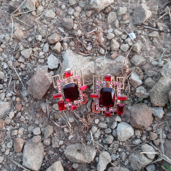 Red 💢❤Rhinestone 💋 Earrings Clip - Picture 3 of 6